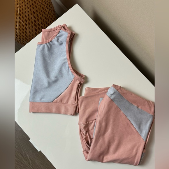 Radiant Rose Leggings & Silver Top: UV Protection for Active Glam - Picture 4 of 5